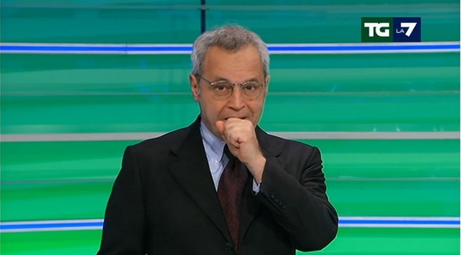 TgLa7, Mentana in diretta si arrende alla tosse e deride Salvini: “Dov’è stasera?” (VIDEO)