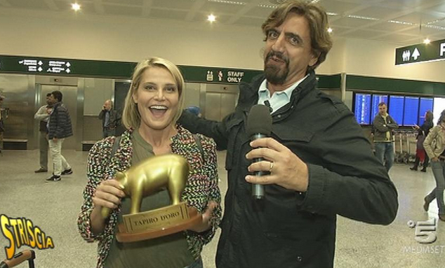 Striscia la notizia, tapiro d’oro a Simona Ventura