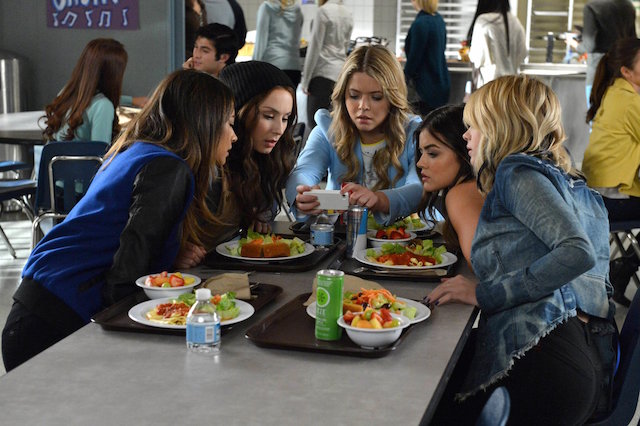 Pretty Little Liars, la quinta stagione su Italia 1: -A mette ancora in difficoltà le protagoniste