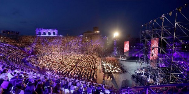 Arena di Verona 2015 – Lo spettacolo sta per iniziare: Bonolis, tra sacro e profano, regala una serata accessibile