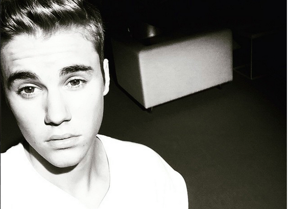 “Justin Bieber come Bob Dylan”, parola del manager Scooter Braun. E il web si scatena.