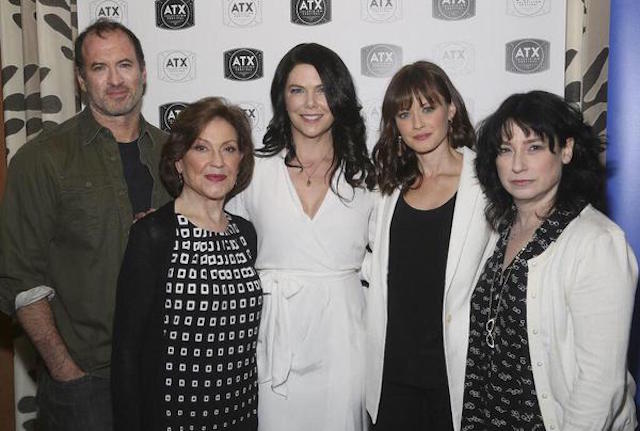 Una mamma per amica, la reunion tra ricordi, battute e le voci di un ritorno in tv