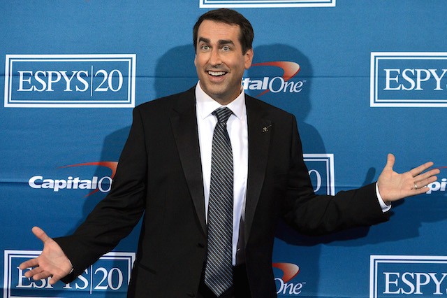 Serie tv, novità: Rob Riggle in Playing House, David Castro in Shadowhunters