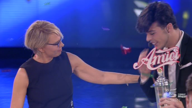 Amici 2015: i The Kolors vincono una Finale incolore. E Emma e Elisa “fanno coppia” in fattura