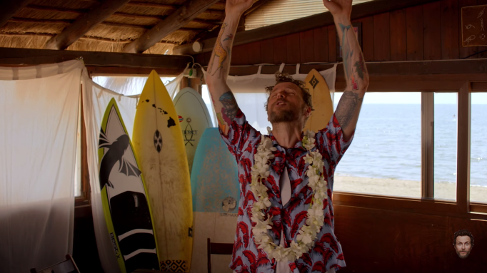 Jovanotti, L’estate addosso: testo e video ufficiale diretto da Gabriele Muccino
