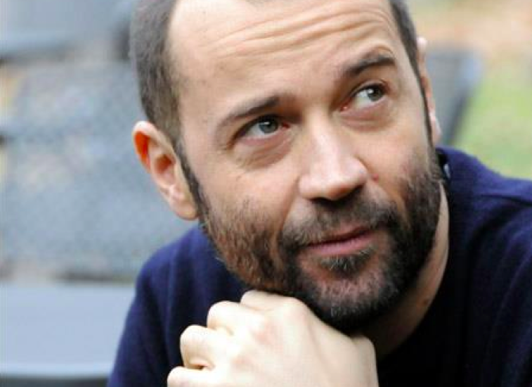 Fabio Volo scrive una serie tv: l’annuncio su Twitter