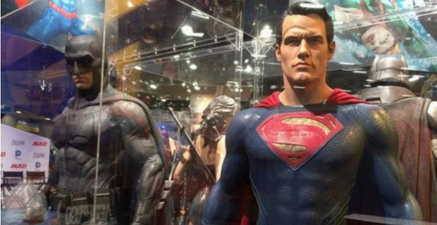 Batman v Superman al Comic-Con 2015: foto dei costumi e della bat-armatura