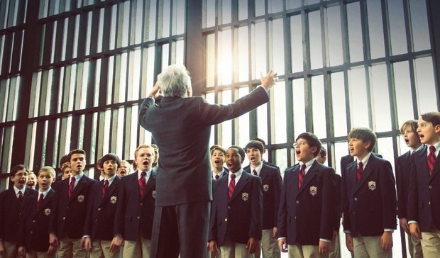 Boychoir – Fuori dal coro: trailer italiano, foto e poster del film con Dustin Hoffman