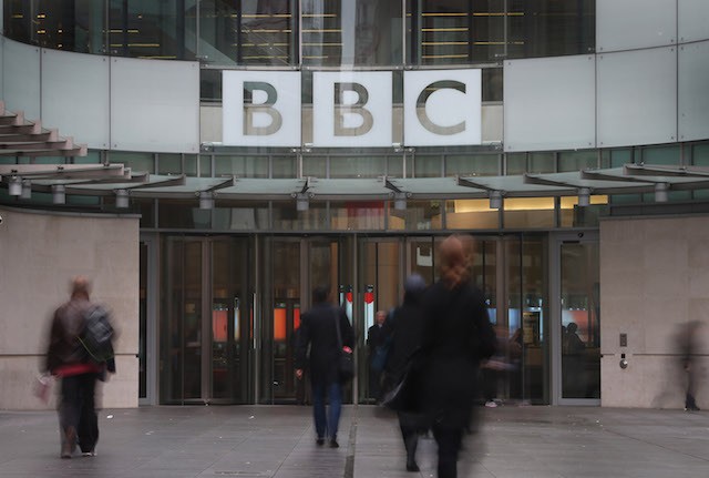 Bbc, tagli sui dipendenti a causa del calo del canone incassato (e dello streaming)