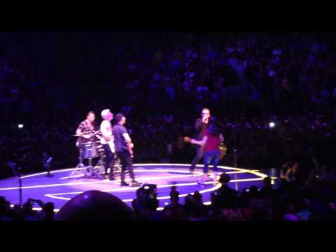 U2 play Angel of Harlem and All I Want Is You with fan Stephanie – Toronto 07/07/2015