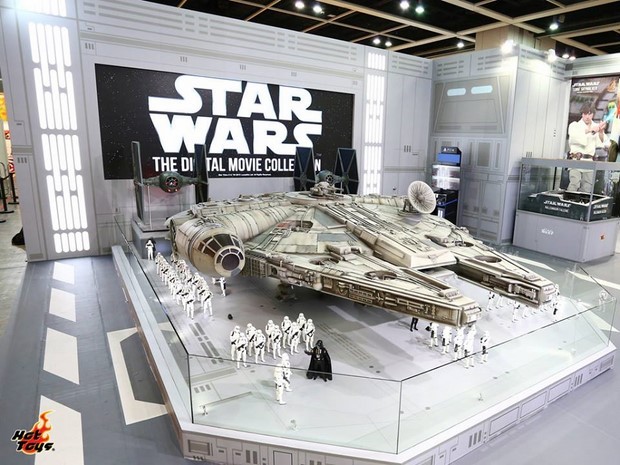 Star Wars: Hot Toys – Millennium Falcon gigante – Foto