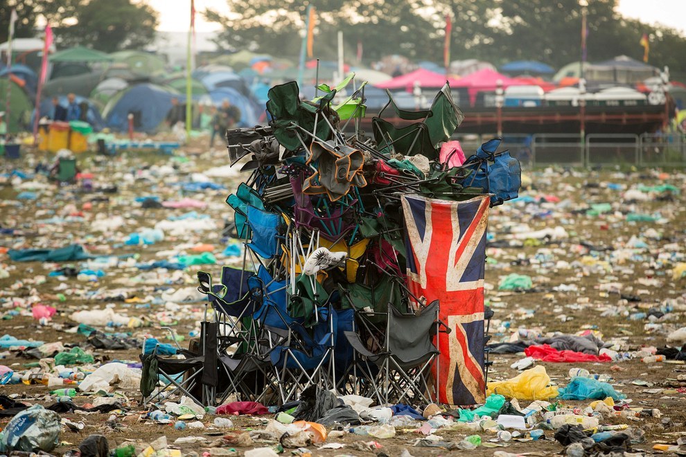 Glastonbury Festival: le terribili foto di tonnellate di spazzatura lasciate nel campeggio