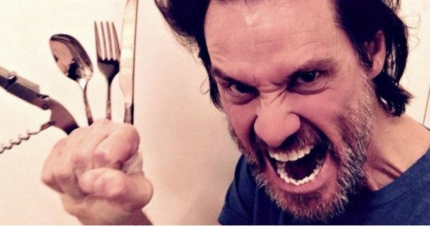 Hugh Jackman e Jim Carrey imitano The Mask e Wolverine