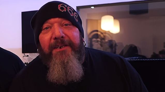 Paul Di’Anno: “La mia voce plasmata da sigarette, alcool e cocaina. Fanc*lo le lezioni di canto”