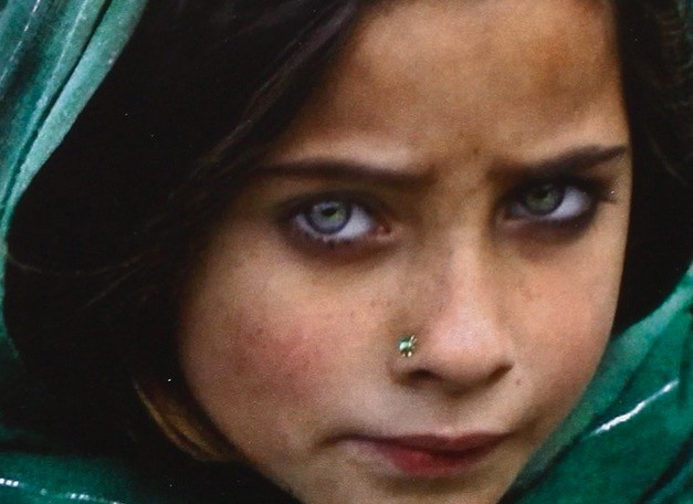 Sotto il burqa, Angelina Jolie produrrà il lungometraggio animato tratto dagli scritti di  Deborah Ellis
