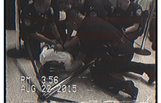 Wiz Khalifa arrestato all’aeroporto di Los Angeles: non voleva scendere dal suo Hoverboard [video]