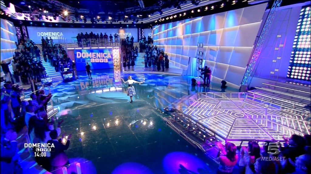 Domenica Live 2015: prima puntata tra problemi tecnici, riferimenti alla Rai, matrimoni e Al Bano santificato