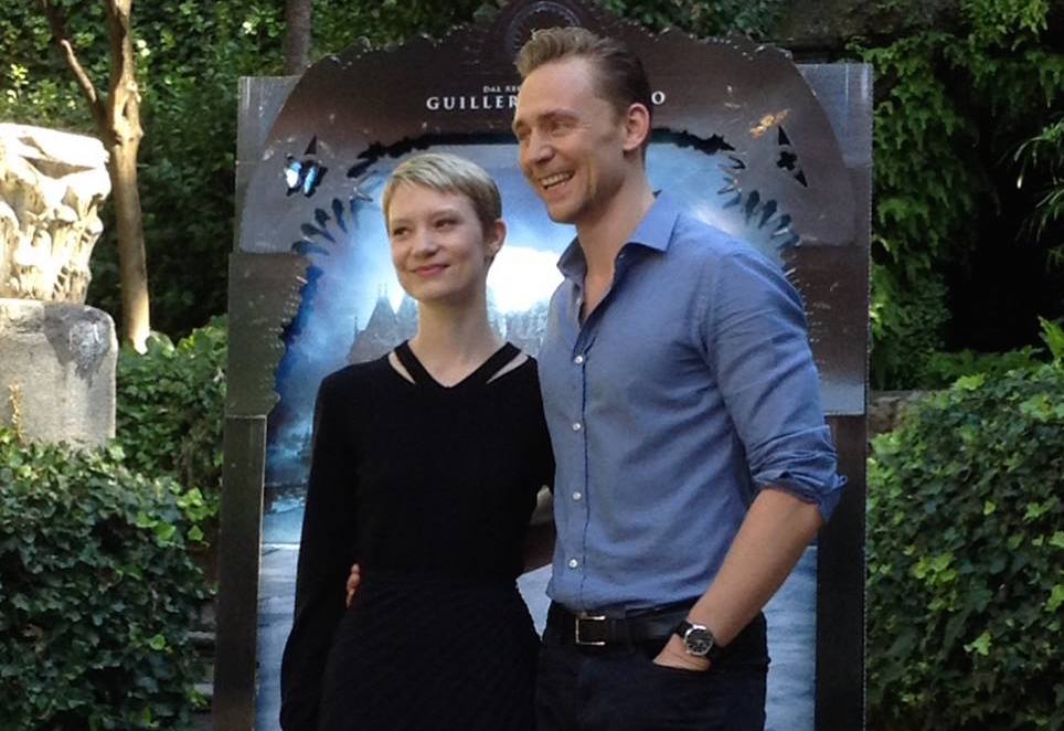 Crimson Peak, Tom Hiddleston e Mia Wasikowska a Roma per presentare il film di Guillermo Del Toro