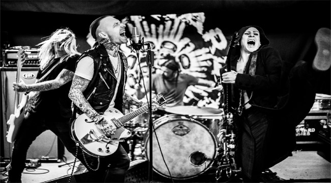 Backyard Babies, Dregen a Blogo: “Il rap ha rubato il pubblico ribelle al rock”