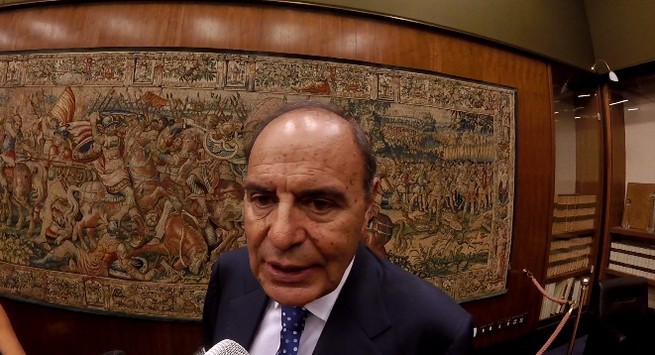 Porta a Porta, Bruno Vespa a Blogo: “Con Berlusconi a Porto Rotondo? Mi hanno invitato a cena e ci sono andato…” (VIDEO)