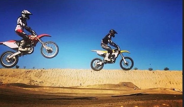 Channing Tatum si allena in moto per il biopic sullo stuntman Evel Knievel (video)