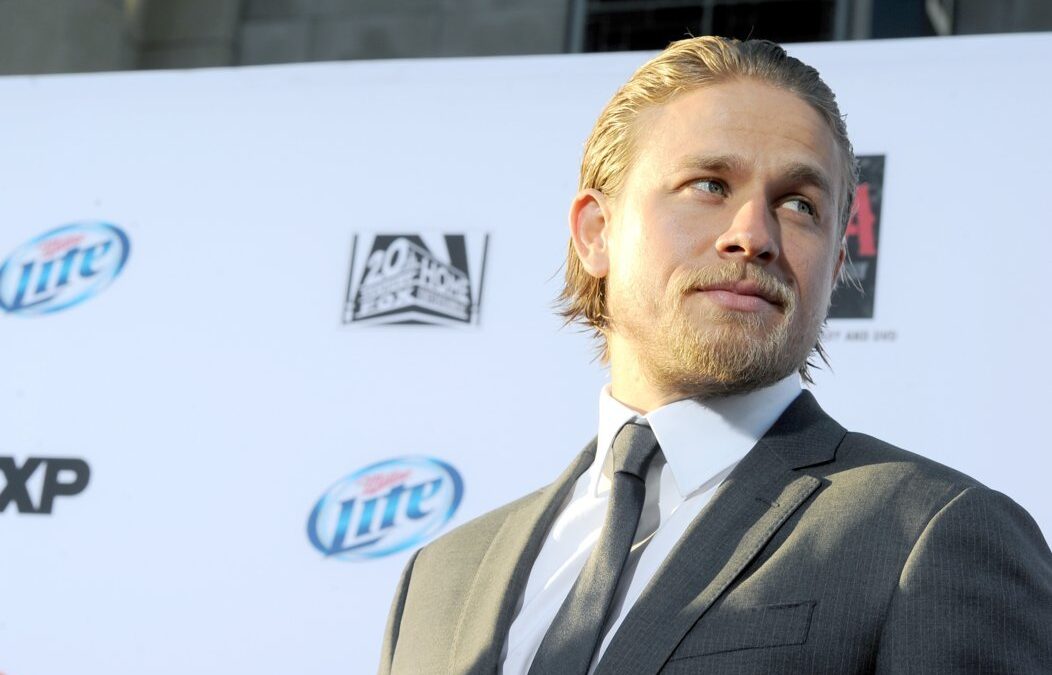 Cinquanta Sfumature di Grigio, Charlie Hunnam rimpiange il rifiuto: la peggior scelta professionale della mia vita