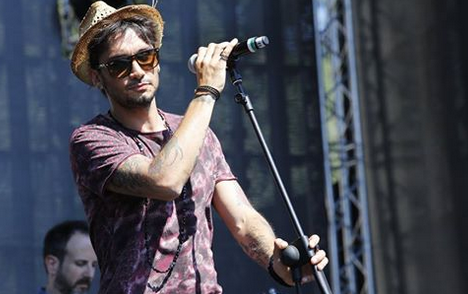 Amici 2015, Fabrizio Moro nuovo professore di canto al posto di Francesco Sarcina?
