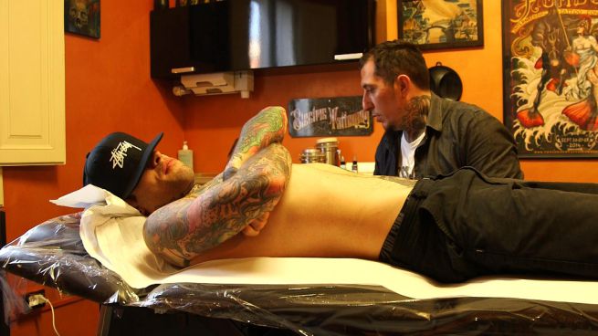 Fedez Chronicles-Tour 2015: rapper a due facce, dall’ipocondria al fisico esibito, dalla famiglia ai nemici