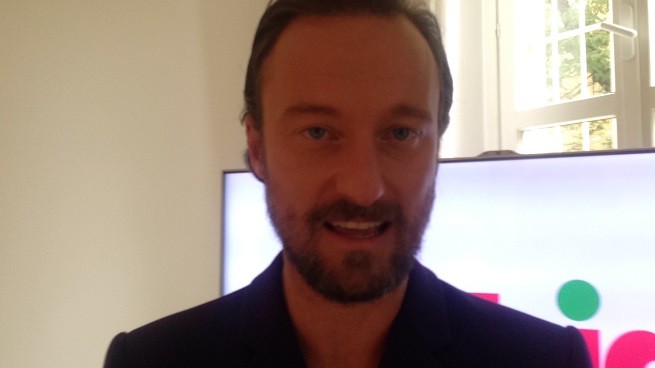 Francesco Facchinetti a Blogo: “Grazie a DeaKids e a Re Julien esisto anche per Mia figlia” [video]