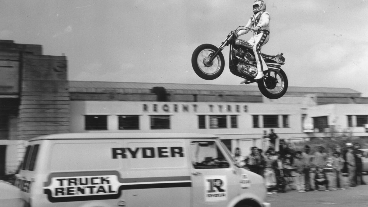 Darren Aronofsky  per il biopic sullo stuntman Evel Knievel