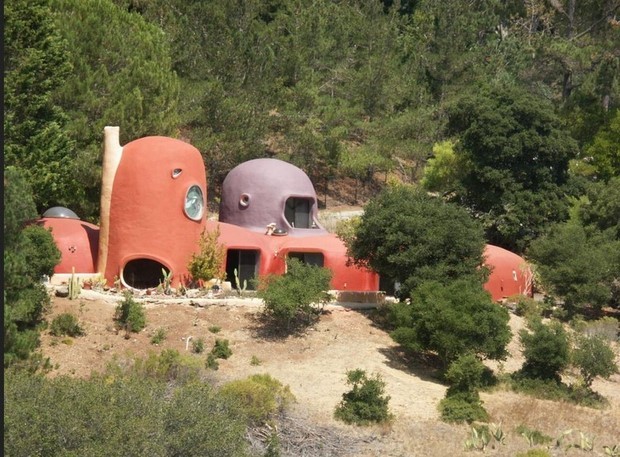 I Flinstones: la casa di Fred e Wilma esiste ed è in vendita (foto)