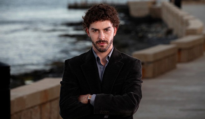 Ascolti tv lunedì 28 agosto 2023: Il giovane Montalbano 3 mln (19.1%), Costanzo Show – 20 anni 1.4 mln (9%)