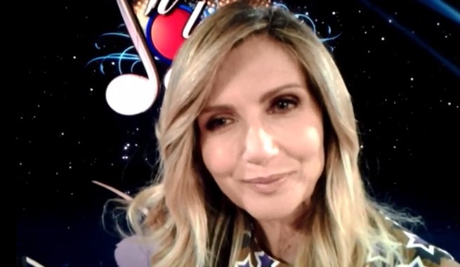 Lorella Cuccarini a Blogo: “Raffaella Carrà? Non c’è astio, guardo avanti. Ti Lascio una canzone opportunità più giusta per me” (VIDEO)