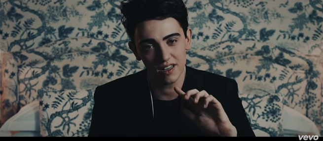 Michele Bravi, The Days è il nuovo singolo: testo e video ufficiale