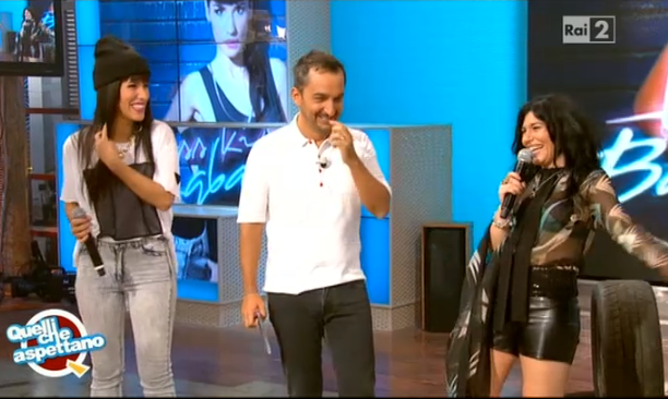 Baby K e Giusy Ferreri cantano Roma – Bangkok in diretta a Quelli che il calcio (VIDEO)