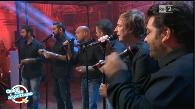Quelli che il calcio, i Neri per Caso cantano Make Love (Solo con te) [video]
