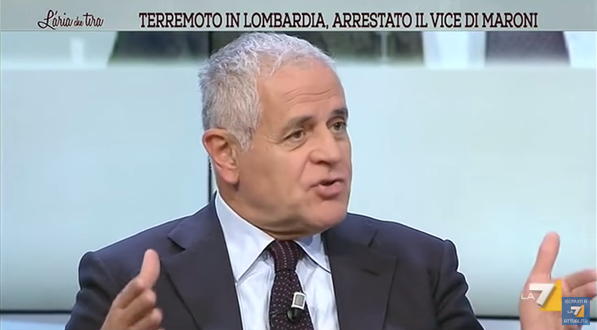 L’aria che tira, Formigoni dà del “pezzo di m…” al vice direttore del Corriere (VIDEO)