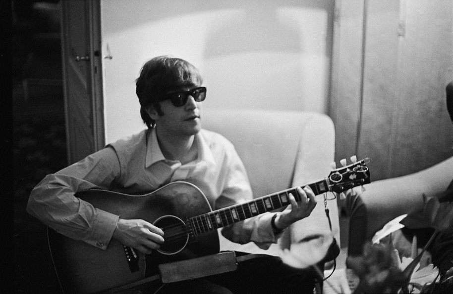 John Lennon, 9 ottobre 2015: il cantante avrebbe compiuto 75 anni #HappyBirthdayJohnLennon