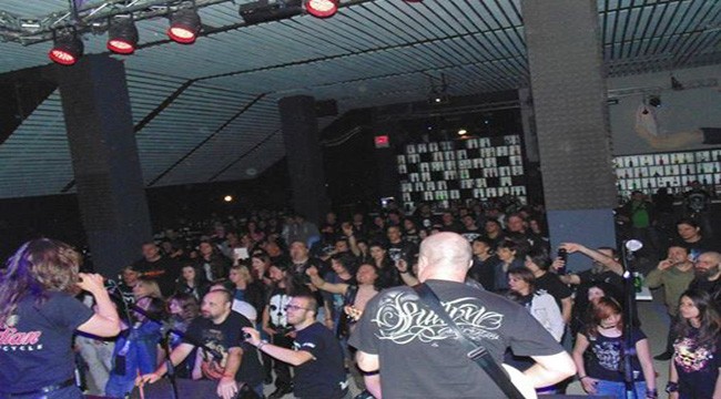 Strage a concerto metal in Romania: 27 morti, 180 feriti in un incendio