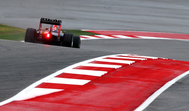 Stasera in tv, 25 ottobre 2015: GP F1 USA, Report, Il Segreto, Hotel da Incubo