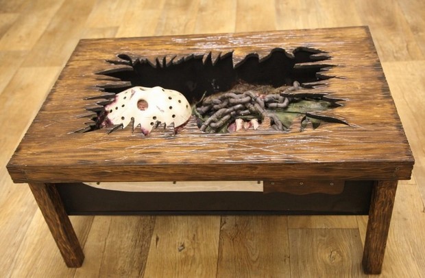 Halloween gadget: il tavolo horror di Venerdì 13 con salma di Jason Voorhees