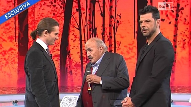 Domenica In, il Raffaele Sollecito esclusivo e un Maurizio Costanzo “d’ursiano” strizzano l’occhio al pubblico della concorrenza