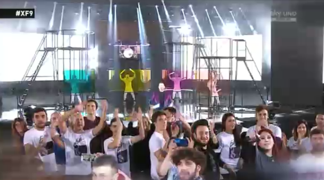 X Factor 9, primo live show: partenza quasi perfetta, Skin si sforza bene in italiano, eliminato Massimiliano