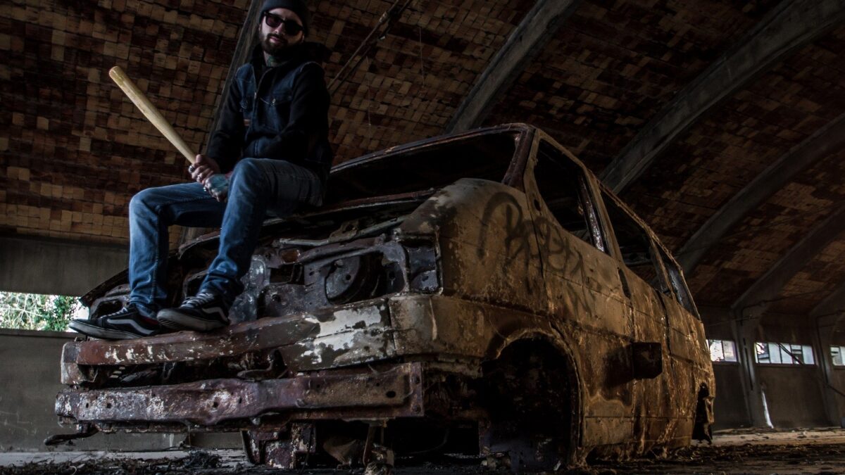 Freddy Key, Ramarro Marrone: testo e video