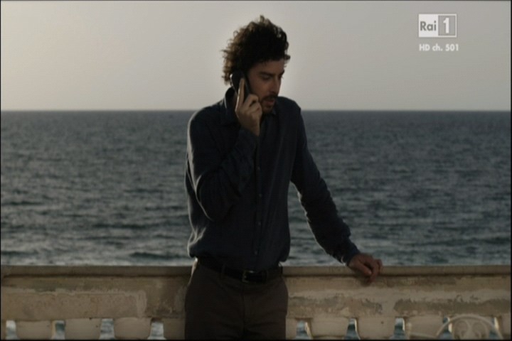 Stasera in tv, 1 novembre 2015: Il giovane Montalbano, Il Segreto, OpenSpace
