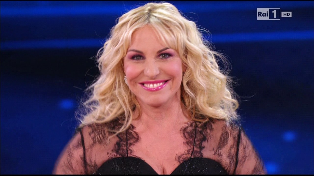 Ti Lascio Una Canzone 2015 | Puntata 31 ottobre 2015 | Eliminato Gabriele Tufi, Mika star