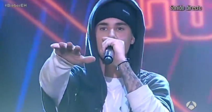 Justin Bieber interrompe il live di What do You Mean: “Almeno battete le mani sulle note giuste” [video]