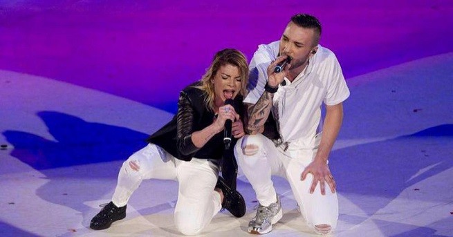 Briga feat Emma Marrone, Giù con me (Schiena): testo e audio