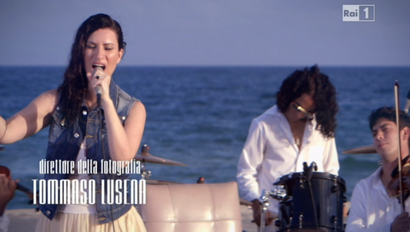 La meraviglia di essere simili, le foto dello speciale su Rai1 di Laura Pausini