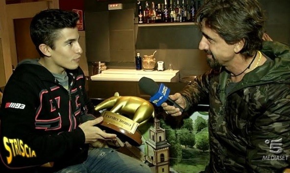 Striscia la notizia, tapiro d’oro a Màrquez per il presunto “biscotto” in MotoGp